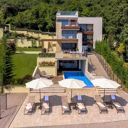 Villa Altavista - Seaview & Relax With Heated Pool & Minigolf Opatija Exterior photo