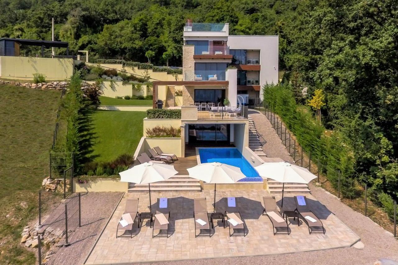 Villa Altavista - Seaview & Relax With Heated Pool & Minigolf Opatija Exterior photo