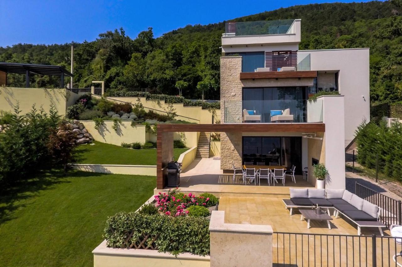 Villa Altavista - Seaview & Relax With Heated Pool & Minigolf Opatija Exterior photo