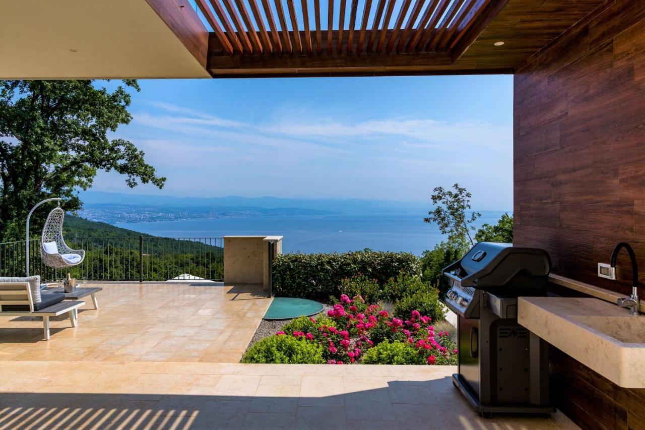 Villa Altavista - Seaview & Relax With Heated Pool & Minigolf Opatija Exterior photo